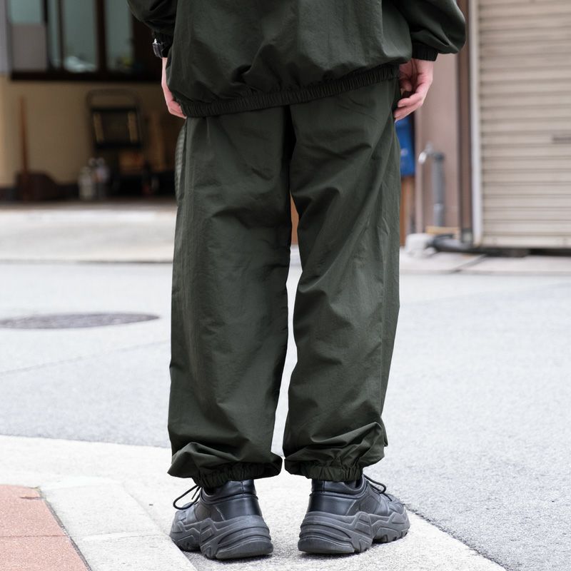 NEIGHBORHOOD トラックナイロンパンツ 収納袋付き NEIGHBORHOOD トラックナイロンパンツ 収納袋付き ナイロントラック